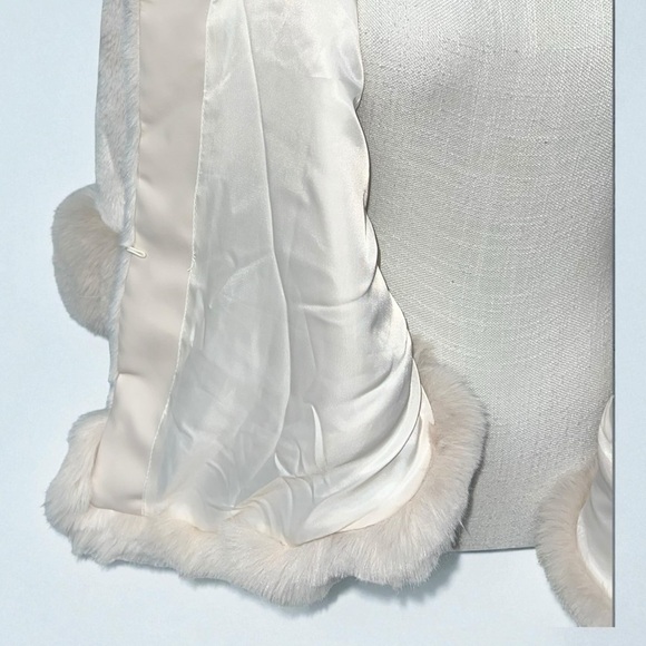 🌻NEW w/tags La Fiorentina Faux Fur Wrap Cape Shawl One Size - Picture 9 of 13